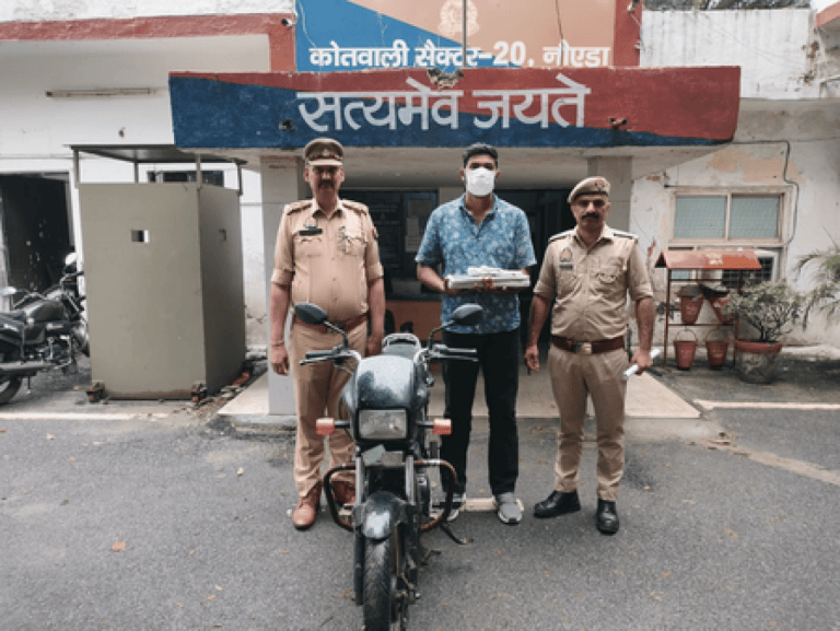 वाहन चोर गिरफ्तार, चोरी की बाइक और दो लैपटॉप बरामद, अवैध तमंचा भी मिला