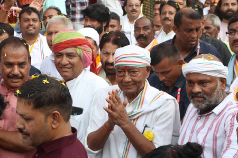 ‘सत्य सनातन स्वाभिमान पदयात्रा’ के दौरान दिग्विजय सिंह ने सुनीं किसानों की समस्याएं