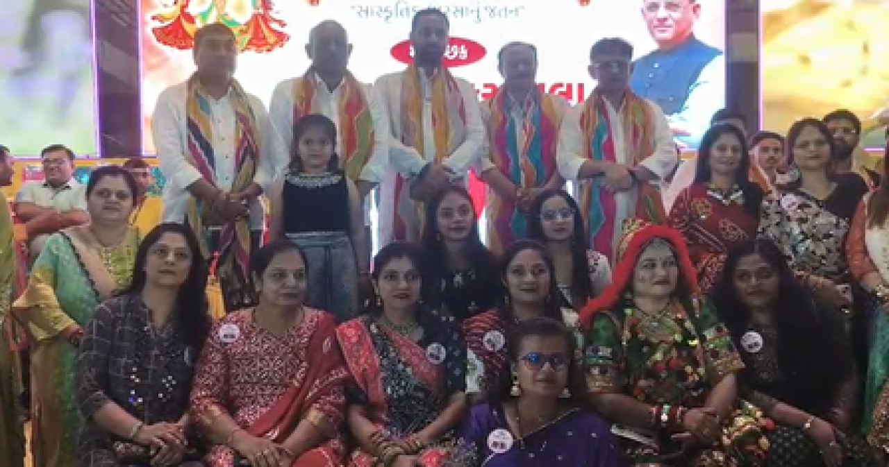 सावरकुंडला में भव्य ‘पीले पतंगिया शरदोत्सव’ का आयोजन, हजारों लोगों ने किया रास-गरबा