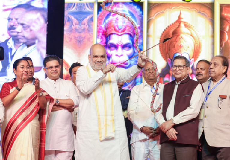 सीएम रेखा गुप्ता ने मिंटो रोड काली मंदिर में की पूजा, बोलीं- बंगाल की दुर्गा पूजा सनातन संस्कृति का अनुपम उत्सव
