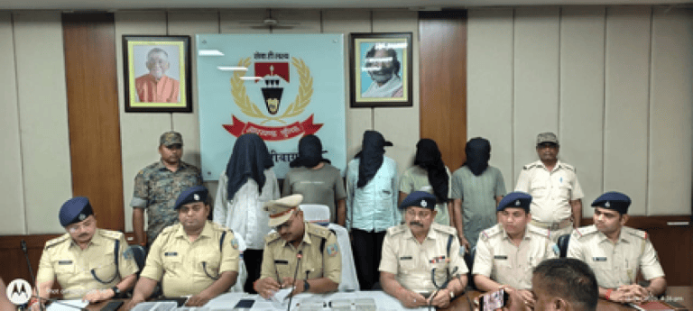 हजारीबाग: ज्वैलरी दुकान में डकैती का खुलासा, मुख्य सरगना समेत पांच गिरफ्तार, 16 लाख के जेवरात बरामद