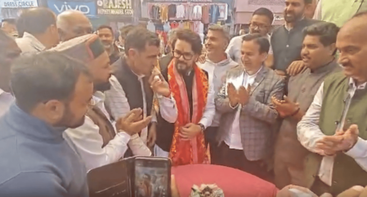 हमीरपुर में अनुराग ठाकुर ने मनाया 52वां जन्मदिन, हवन कन्या पूजन कर 32 खिलाड़ियों को किया सम्मानित