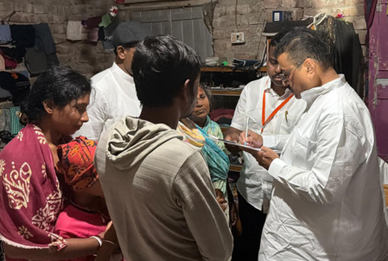 हावड़ा : सेल्फी लेने पहुंचे बच्चे को Chief Minister  ने दी कम मोबाइल इस्तेमाल करने की सलाह