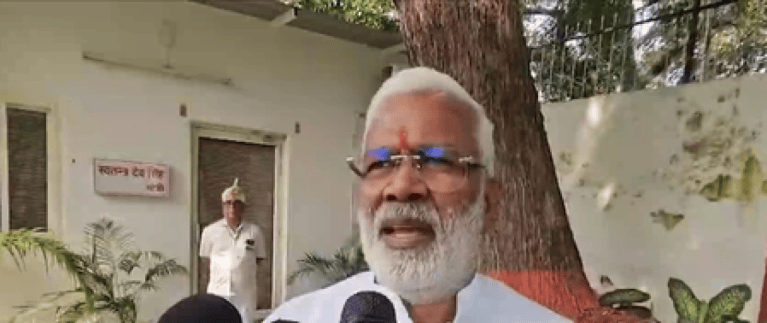 ‘हिंदुस्तान न बांग्लादेश बन सकता और न पाकिस्तान, यहां अपनी संस्कृति’, विपक्ष के प्रदर्शन पर बोले स्वतंत्र देव सिंह