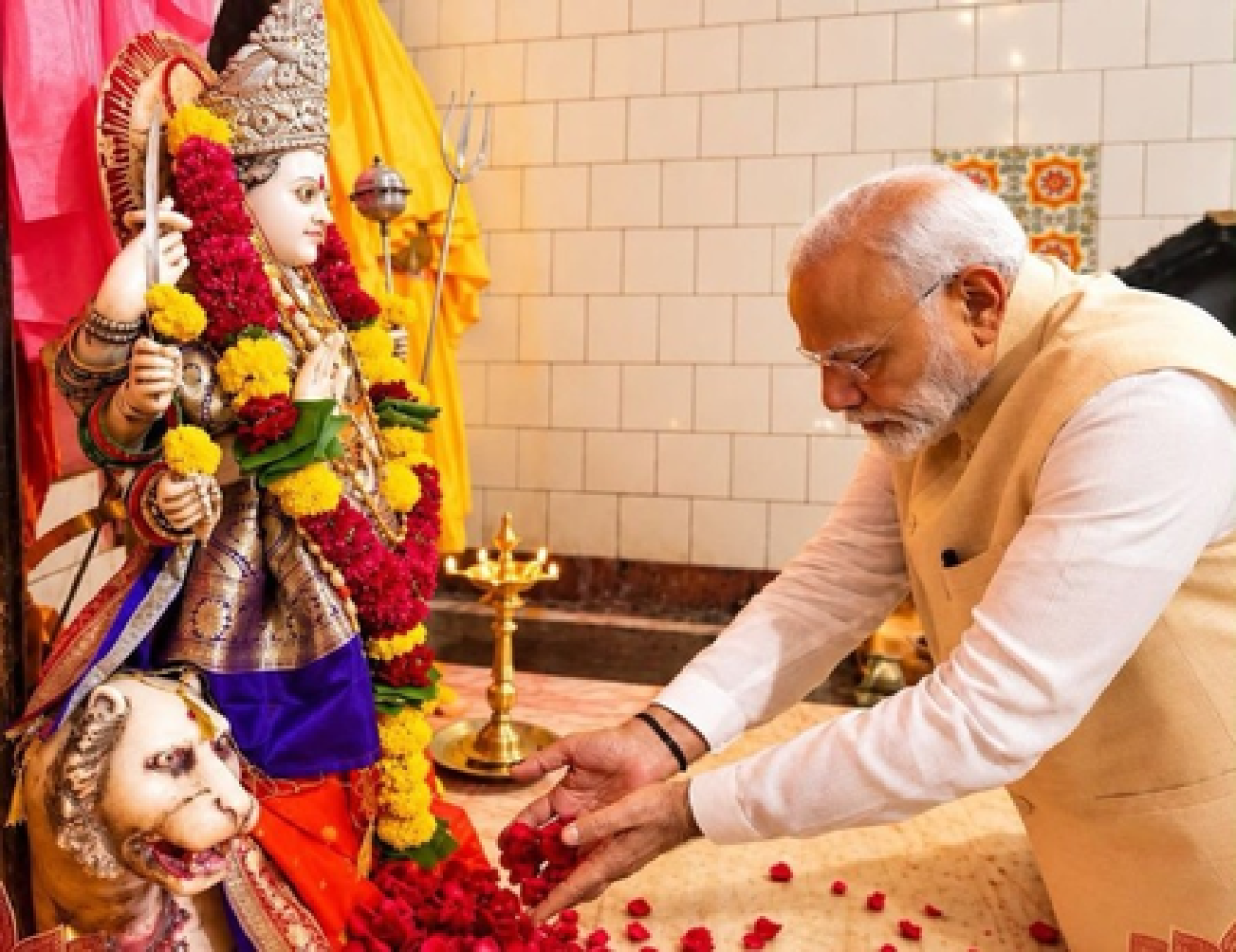 ‘हे देवेश्वरी! आप भक्तों की संकटों से रक्षा करती हैं’, पीएम मोदी ने मां सिद्धिदात्री से की मंगलकामना