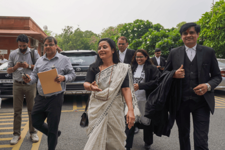 Supreme Court से महुआ मोइत्रा को झटका, एआईएफ और एफपीआई से जुड़ी याचिका खारिज